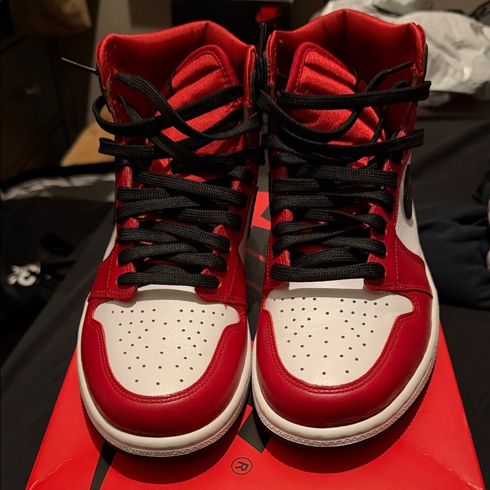 WMNS AIR JORDAN 1 
***WORN ONCE***
Shoes are in perfect condition & box